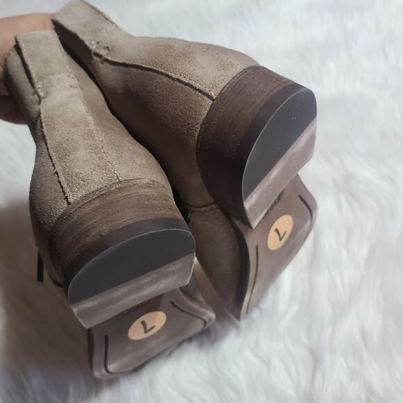 NWOB|Frye Carly Ash Suede Chelsea Ankle Bootie, 7 - Picture 9 of 13